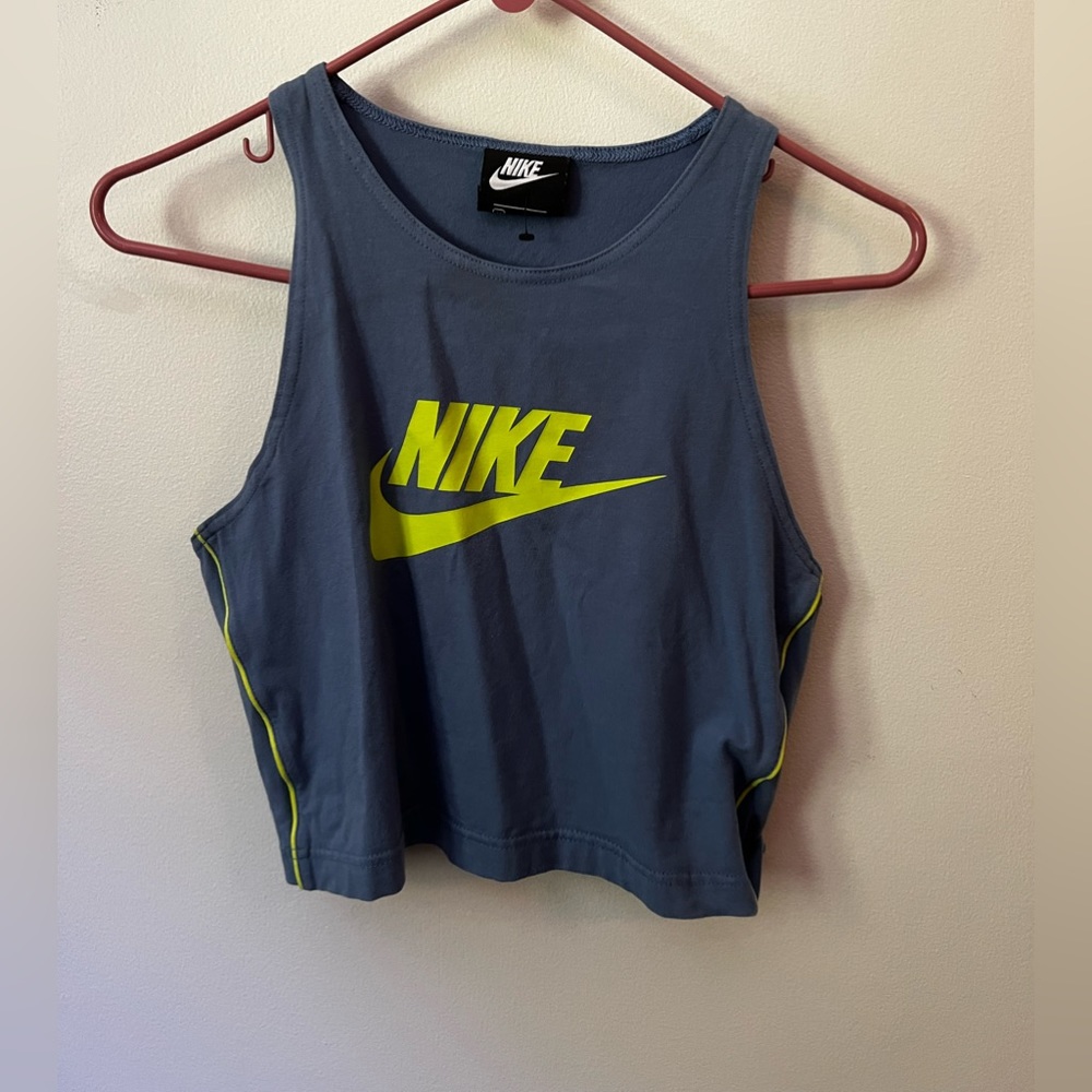 NIKE workout crop tank